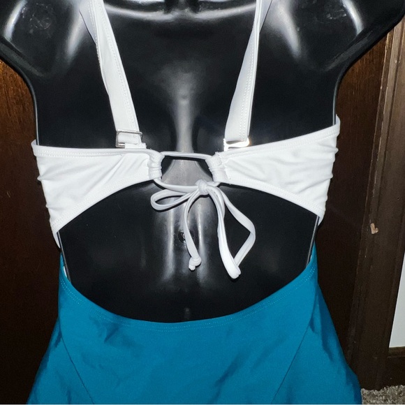 Zaful One Piece Open Back Twisted Front Swim Suit - Picture 4 of 10